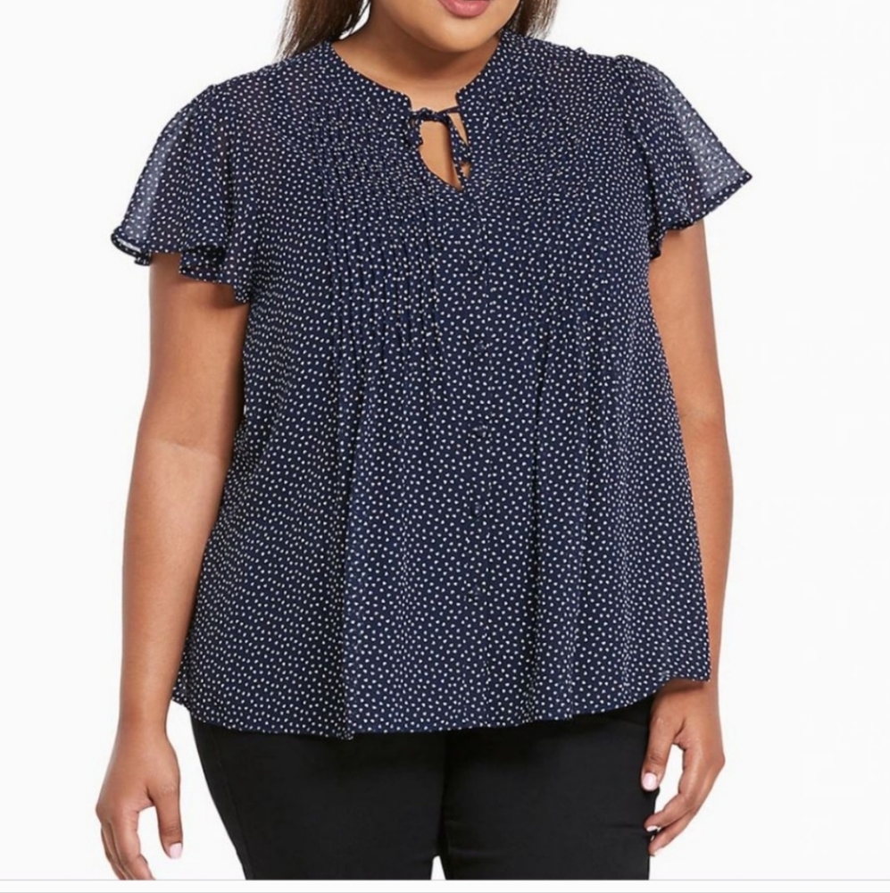 ❤️6 items for $25 sale!!❤️Torrid Heart Print Chiffon Pleated Tie Front Top Sz 1X